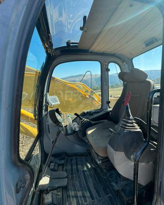 Escavatore new holland e215b