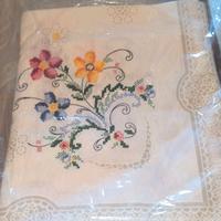 Tovaglie in cotone 100% ricamo floreale nuove