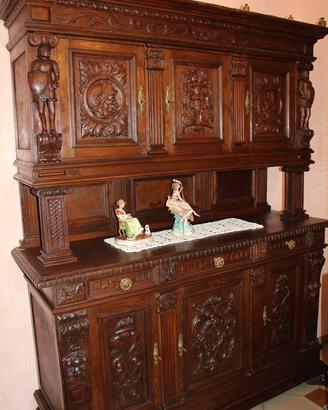 Credenza fine ’800  in legno massello intagliato