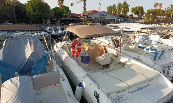 Imbarcazione Sea-Ray 230 OV motore Mercruiser