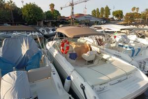 Imbarcazione Sea-Ray 230 OV motore Mercruiser