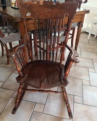 sedia a dondolo vintage in legno massello anni 50