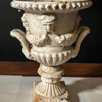 Antico Vaso in Ghisa