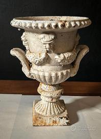 Antico Vaso in Ghisa