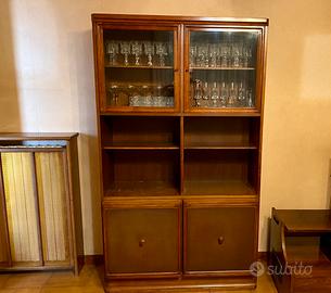 Libreria con vetrina ed ante
