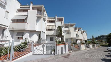 VILLA A SCHIERA A GROTTAMMARE
