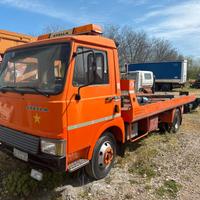 Iveco 65-10 con attrezzatura Isoli