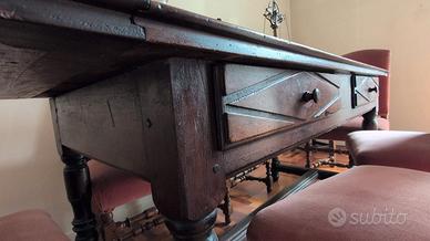 antico tavolo di castello medioevalle