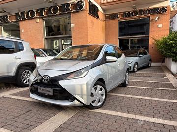 Toyota Aygo 1.0 VVT-i x-play 5p. - !!
