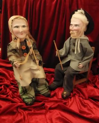 Coppia personaggi anziani di papier mache' 