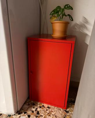 Mobiletto IKEA rosso con anta e ripiani
