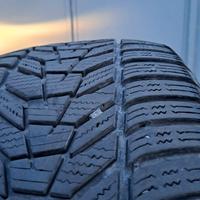 Gomme Hankook 235 50 17 invernali