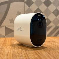 Kit 4 telecamere Arlo - 2 basi - Pannello Solare