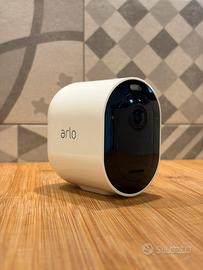 Kit 4 telecamere Arlo - 2 basi - Pannello Solare