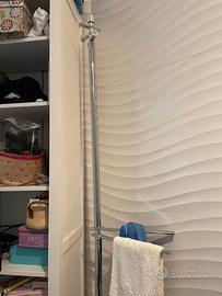 Porta accappatoi e salviette da pavimento