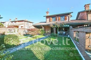 Villa Via delle Camelie, 7, 27010, San Genesio ed