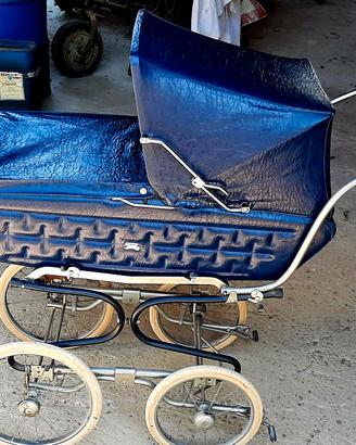 passeggino / carrozzina  del 1973 praticamente nu 