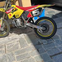 Moto da cross ufficiale Suzuki rm 250 2t