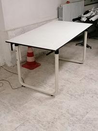 Tavolo disegno con piana inclinabile