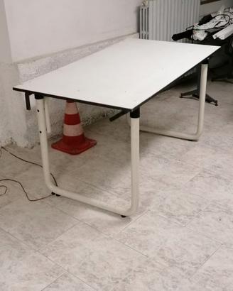 Tavolo disegno con piana inclinabile