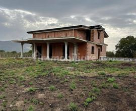 AMPIA VILLA BIFAMILIARE v. Raffaello Sanzio Avella