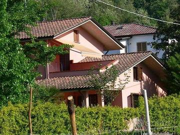 Villa di 200 m² con più di 5 locali e posto auto a