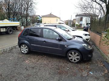 Ford Fiesta 5 porte – Economica e affidabile