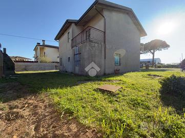 4 LOCALI A COMACCHIO
