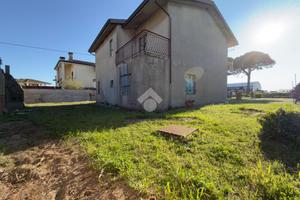 4 LOCALI A COMACCHIO