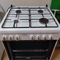 Cucina a gas e forno elettrico