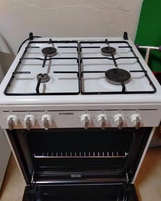 Cucina a gas e forno elettrico