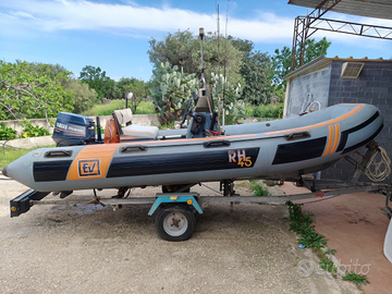 Imbarcazione gommone