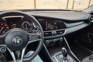 Alfa Romeo Giulia 2.2 180cv AT8