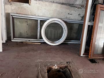 Serramento pvc con vetro pellicolato oblo