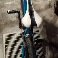 BMX blu elettrico 