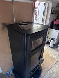Stufa a legnna con forno