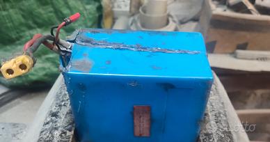 batteria al litio 24v  16Ah 18650  