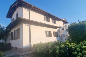 Villa di 280 m² con più di 5 locali e box auto dop