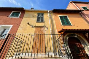 VILLA A SCHIERA A SANT'OLCESE