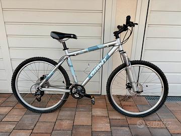 Mountain Bike Giant – Cambio Shimano Deore 24V
