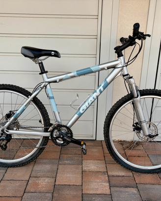 Mountain Bike Giant – Cambio Shimano Deore 24V