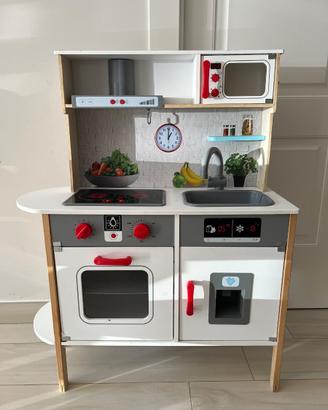 Cucina in legno bianca, grigia beige