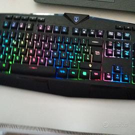 tastiera gaming PC retroilluminata a colori