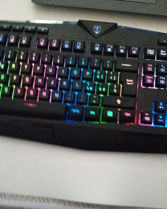 tastiera gaming PC retroilluminata a colori