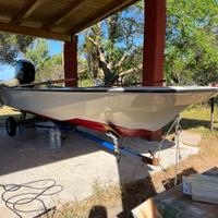 Boston whaler 15' sport natante