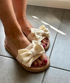 Sandali bassi beige/panna con fiocco – numero 39