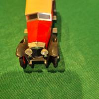 Modellino auto d'epoca 