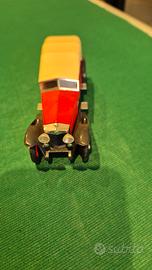 Modellino auto d'epoca 