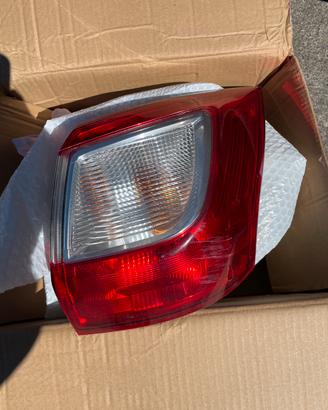 Fanale posteriore Ford Grand C Max
