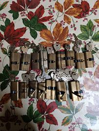 16 serrature Cisa con chiave originale